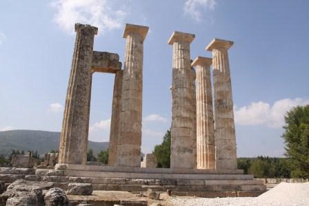 ملف:Templo de Hércules en Nemea by Luis Roberto Mendoza.jpg