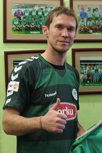 ملف:Alexander Hleb press.jpeg