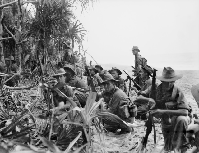 ملف:Australian infantry Danmap River 1945 (AWM 078054).jpg