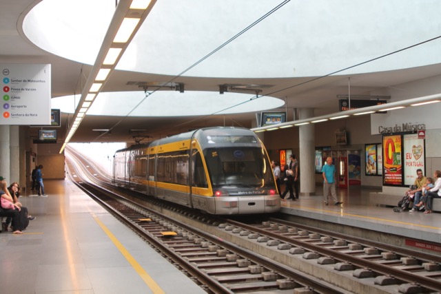 ملف:Casa da Musica 20120829 (2).jpg