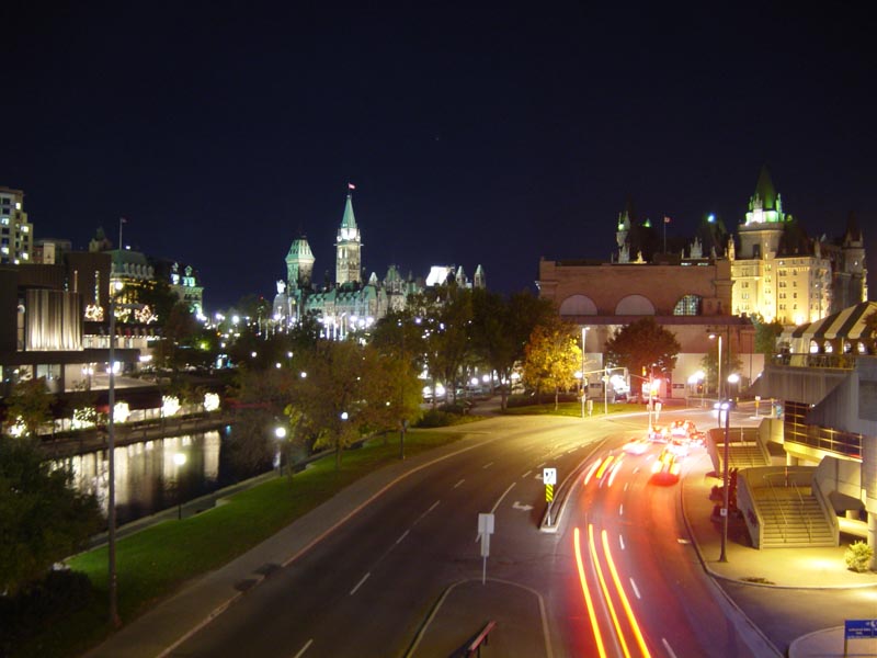 ملف:Ottawa from McKenzie King Bridge.jpg