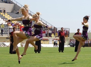 ملف:CelalBayarUniversity BESYO 19MayCelebrations ManisaTurkey.jpg