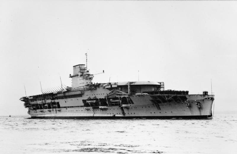 ملف:HMS Courageous (50).jpg