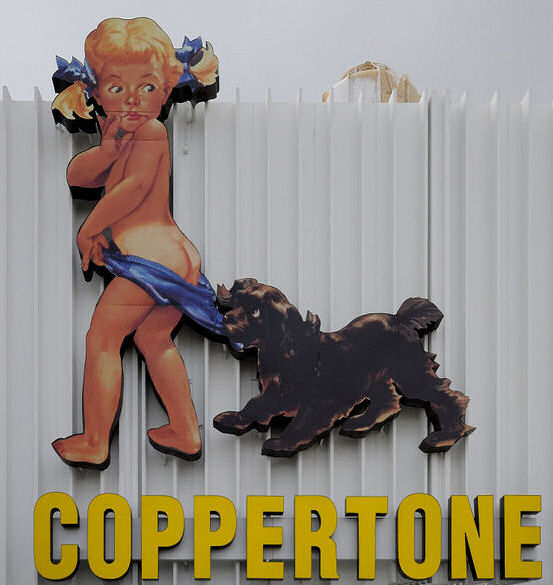 ملف:Coppertone sign miami.jpg