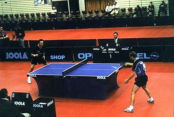 ملف:Competitive table tennis.jpg