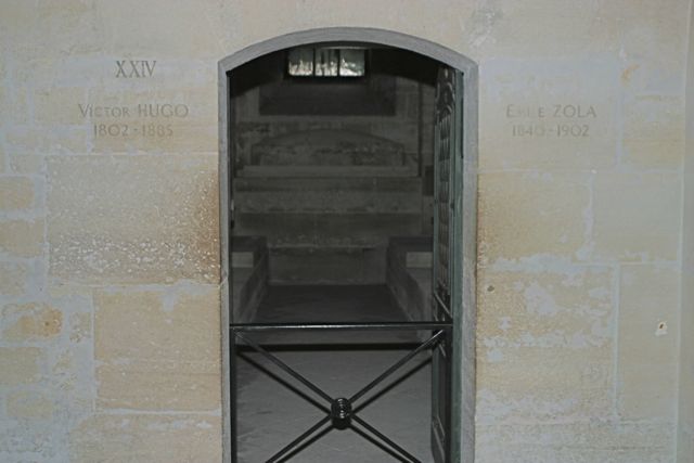 ملف:Hugo zola.jpg