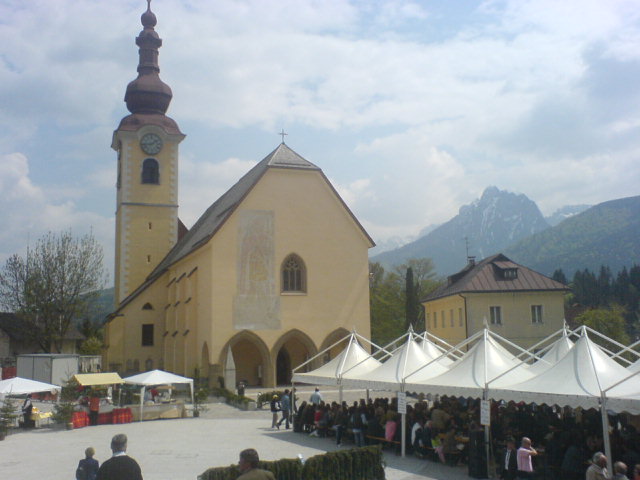 ملف:Kirche von Tarvis1.jpg