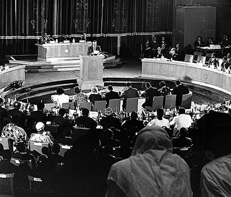ملف:Nasser at African Summit 1964 Cairo.jpg