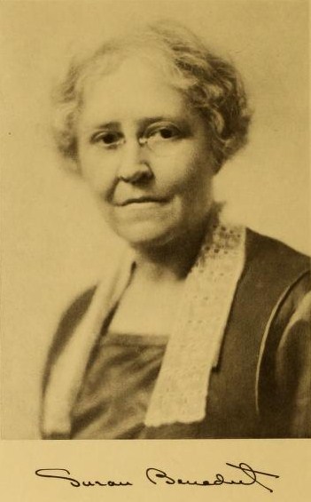 ملف:Photo of Suzan Benedict 1922 Smith College Yearbook with Signature.jpg