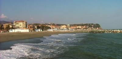 ملف:Albisola Superiore-panorama.jpg