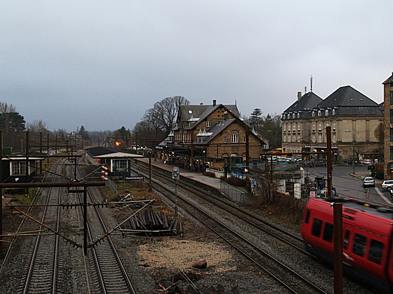 ملف:CharlottenlundStation-0801A.jpg