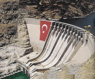 ملف:Karakaya dam-GAP.jpg