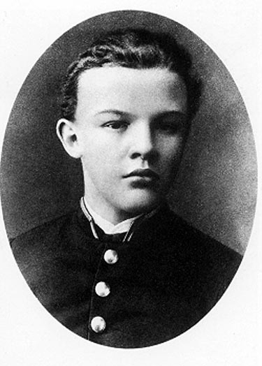 ملف:Lenin-circa-1887.jpg