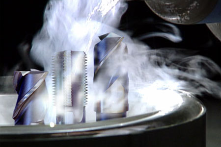 ملف:Cryogenic treatment.jpg