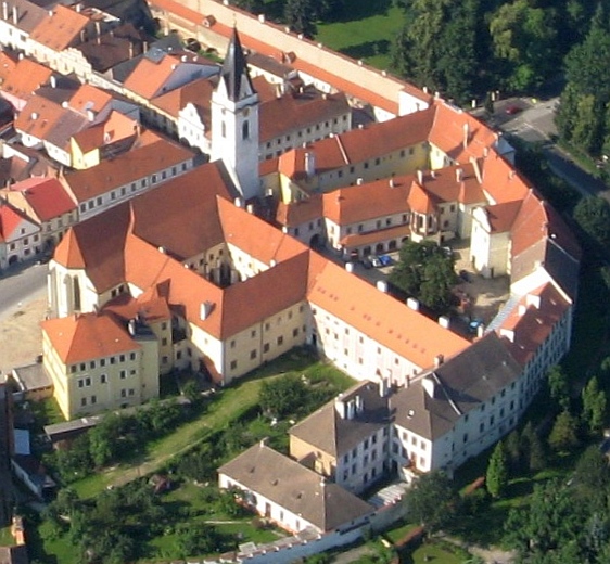 ملف:Klášter augustiniánů (Třeboň) - výřez.jpg