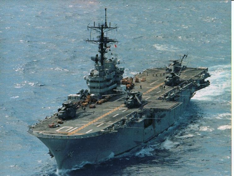 ملف:USS Tripoli LPH10 a.jpg