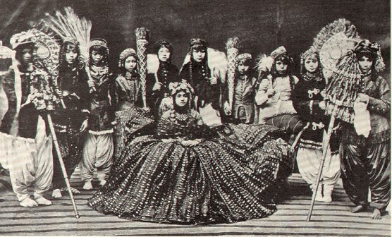 ملف:RaniOfNepal1920.jpg