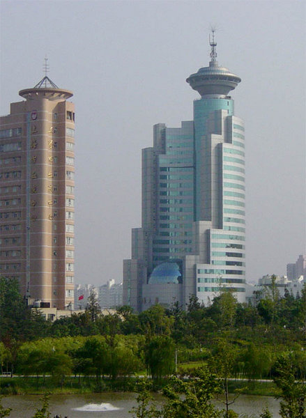ملف:439px-ShanghaiBldgs.jpg