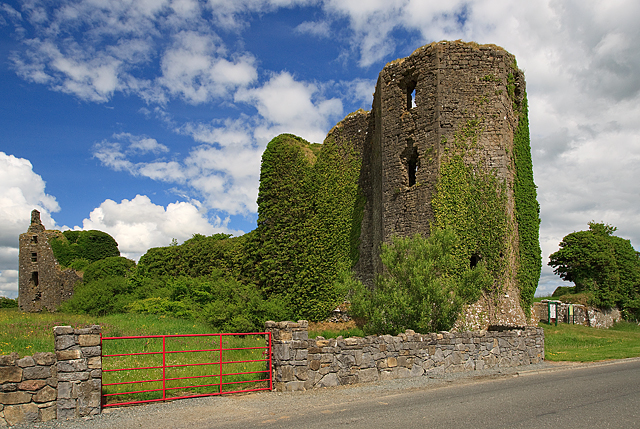 ملف:Castles of Connacht- Ballintober, Roscommon (geograph 1954203).jpg