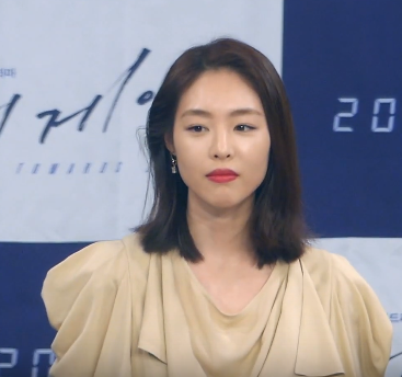 ملف:200122 Lee Yeon-Hee.png