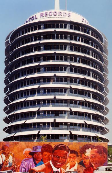 ملف:Capitol Records Building LA.jpg