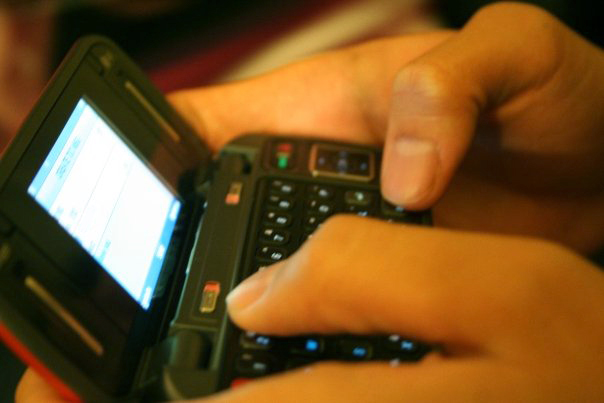 ملف:Texting.jpg