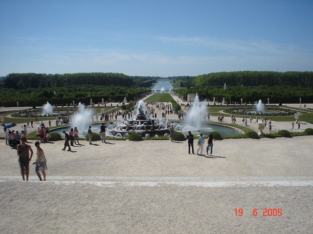 ملف:Versailles Garden.jpg
