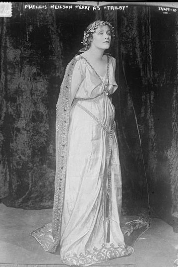 ملف:Phyllis Neilson–Terry as Trilby - 1915.jpg