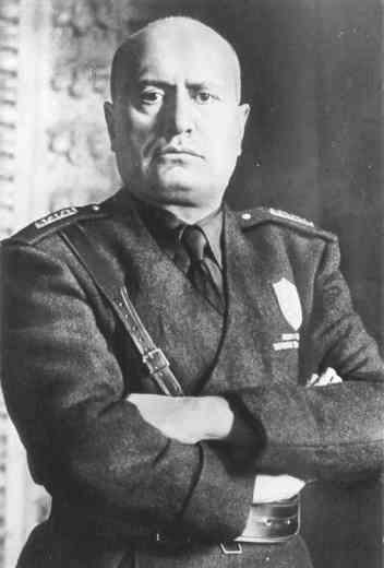 ملف:Mussolini mezzobusto.jpg