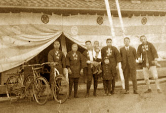 ملف:Kongo Gumi workers in early 20th century.jpg
