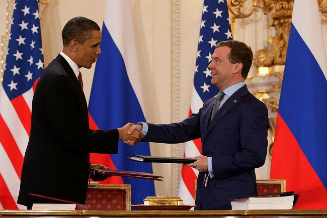 ملف:Obama and Medvedev sign Prague Treaty 2010.jpeg