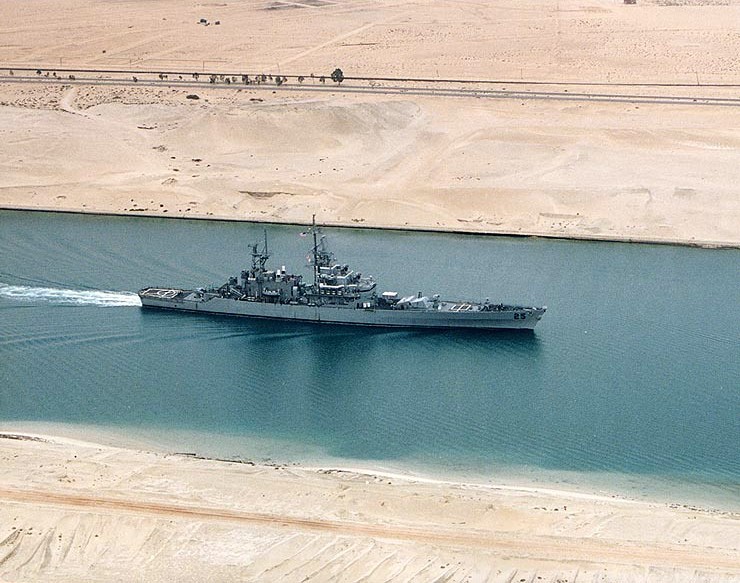 ملف:Bainbridge in Suez.jpg