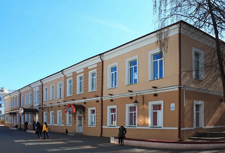 ملف:Мужчынская гімназія. Магілёў 2.jpg