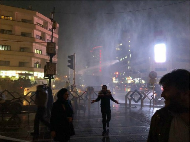 Iranians protests at Ferdowsi Square 2017-12-31.jpg