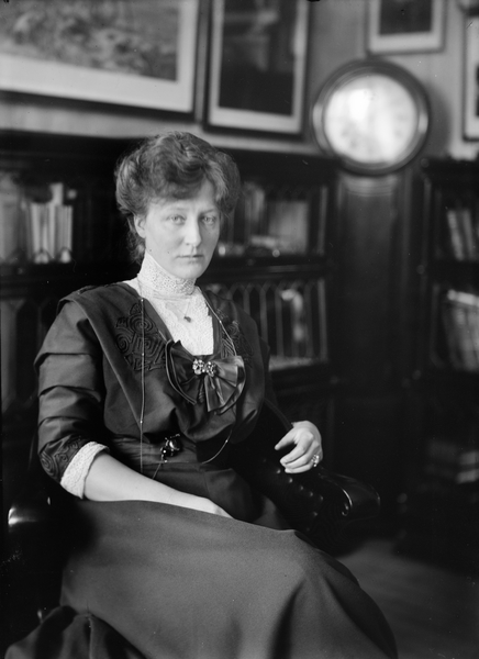 ملف:Ingeborg M. Løchen.jpg