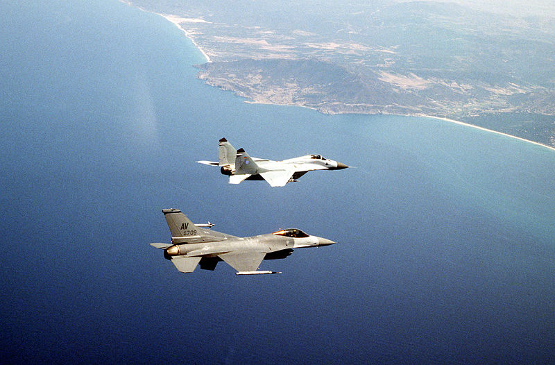ملف:MiG-29 and F-16.jpg
