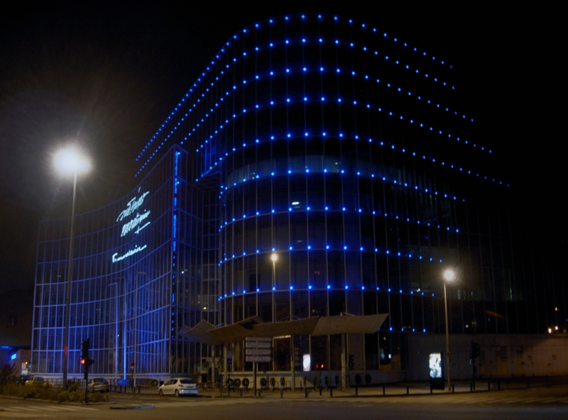 ملف:Bibliothèque Bordeaux Nuit.jpg