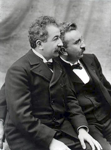 ملف:Fratelli Lumiere.jpg