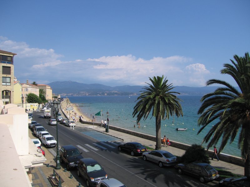 ملف:Ajaccio Plage.jpg