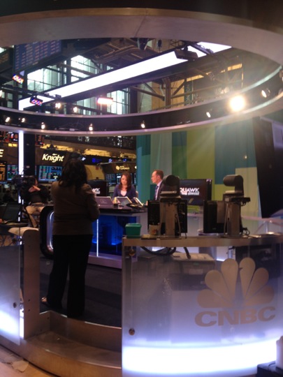 ملف:CNBC Squawk on the Street studio set 201207.jpg