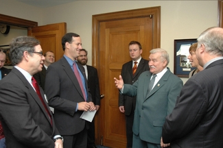 ملف:Walesa and Santorum.jpg