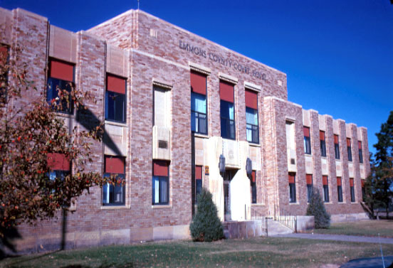 ملف:Emmons County Courthouse.jpg