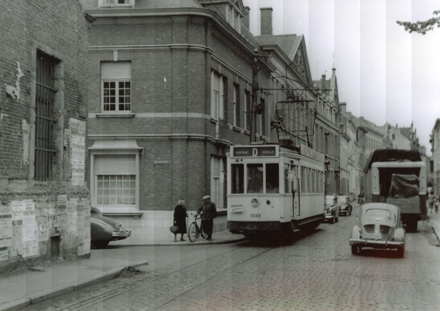 ملف:Tramlijn D Kortrijk OLV Straat.jpg