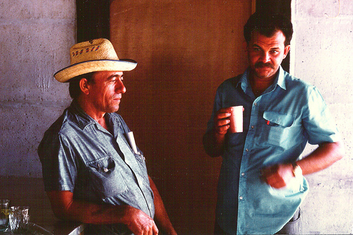 ملف:Cuban-farmers.jpg