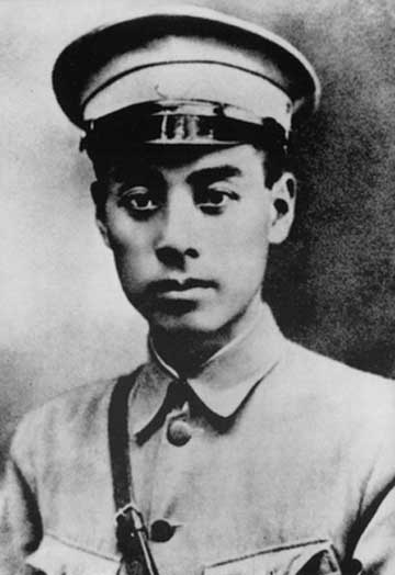 ملف:Premier Zhou 1924.jpg