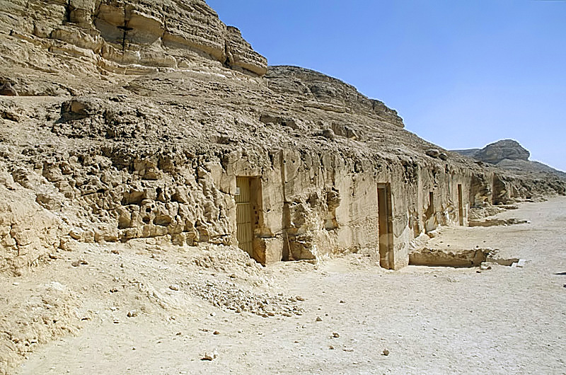 ملف:BeniHasanTombs2.jpg