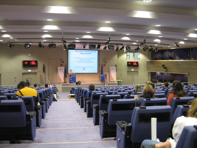 ملف:Berlaymont Press Room.jpg