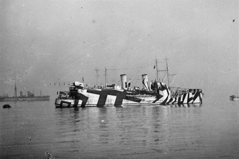 ملف:HMS Nairana (1917).jpg