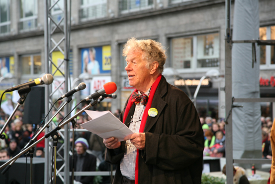 ملف:Peter Conradi.jpg