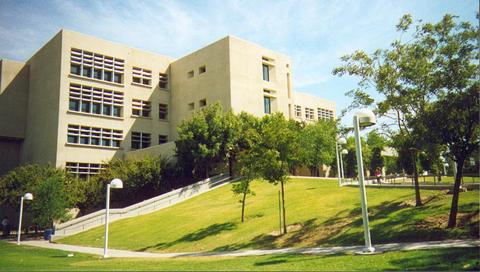 ملف:Walter Stiern Library, CSUB.jpg